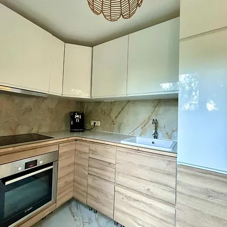 Appt Jardin Prive 2 Pieces Piscine, Tennis Petanque Dans Apartment