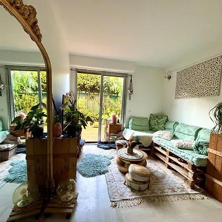 Appt Jardin Prive 2 Pieces Piscine, Tennis Petanque Dans Antibes