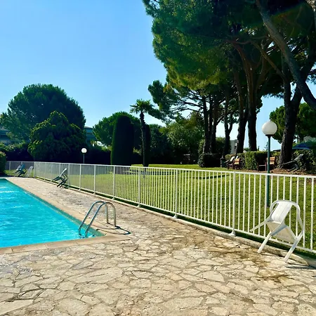 Appt Jardin Prive 2 Pieces Piscine, Tennis Petanque Dans Daire