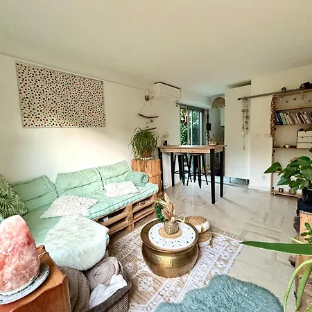 Appt Jardin Prive 2 Pieces Piscine, Tennis Petanque Dans Antibes