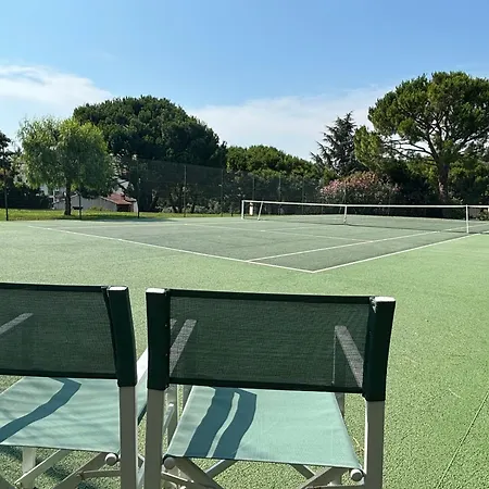 Daire Appt Jardin Prive 2 Pieces Piscine, Tennis Petanque Dans Antibes