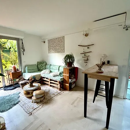 Appt Jardin Prive 2 Pieces Piscine, Tennis Petanque Dans Apartment Antibes